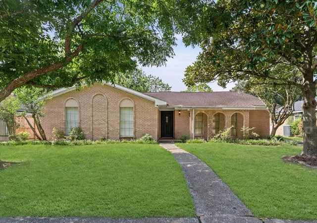 2nd image of 6119 Yarwell Dr, Houston, TX 77096 | MLS# 67851199