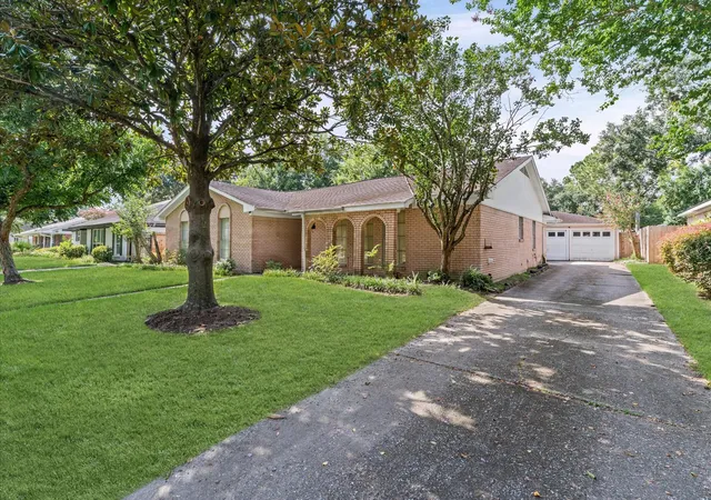 3rd image of 6119 Yarwell Dr, Houston, TX 77096 | MLS# 67851199