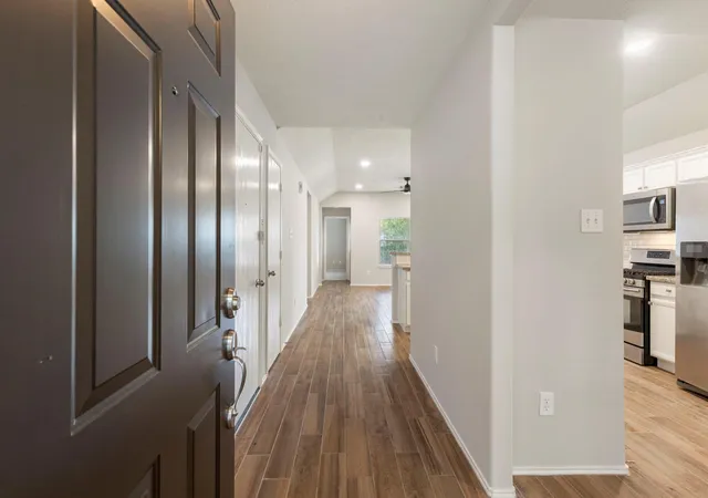 Photo 3 of Single family home for sale at 31 Bark Bnd Pl, Conroe, TX 77385 | MLS# 26150425 | Listing updated on 2026-08-13