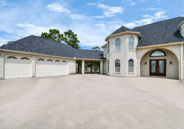 Photo 3 of Single family home for sale at 1321 E Archer Rd, Baytown, TX 77521 | MLS# 532238 | Listing updated on 2026-09-03