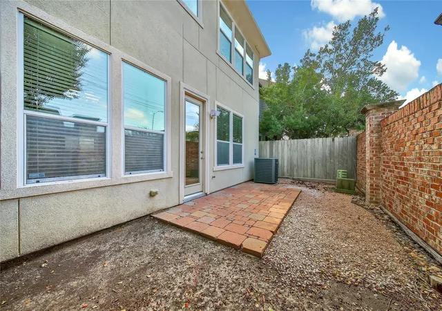 19th image of 1113 Sherwood Trl, Houston, TX 77043 | MLS# 49110205