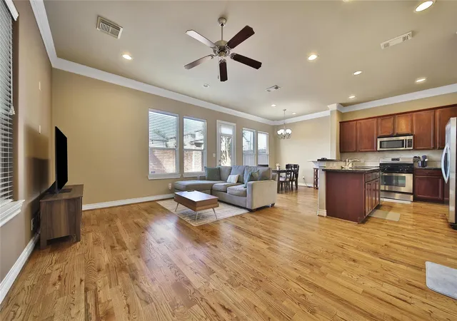 4th image of 1113 Sherwood Trl, Houston, TX 77043 | MLS# 49110205