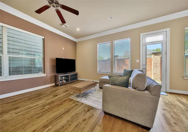 5th image of 1113 Sherwood Trl, Houston, TX 77043 | MLS# 49110205