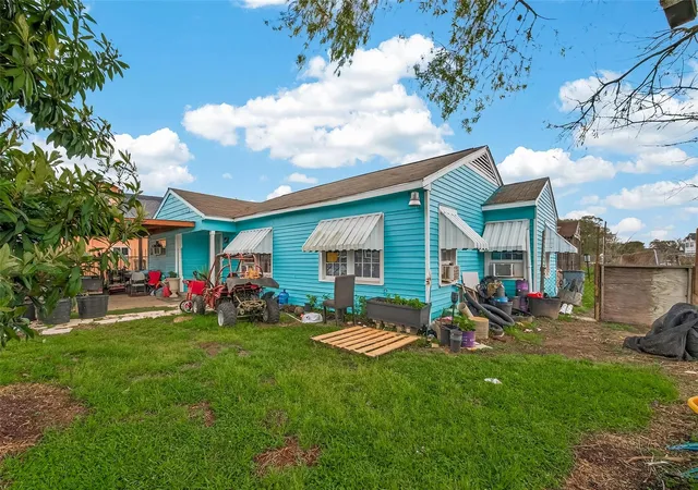 3rd image of 7355 Iwo Jima Rd, Houston, TX 77033 | MLS# 88345865