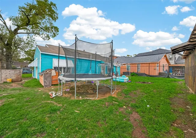 4th image of 7355 Iwo Jima Rd, Houston, TX 77033 | MLS# 88345865