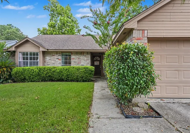 Photo 2 of Single family home for sale at 5226 Clarkston Ln, Spring, TX 77379 | MLS# 15168254 | Listing updated on 2026-09-09