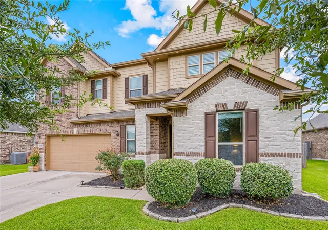 Photo 3 of Single family home for sale at 3806 Belmore Ln, Pearland, TX 77584 | MLS# 61768973 | Listing updated on 2026-09-26