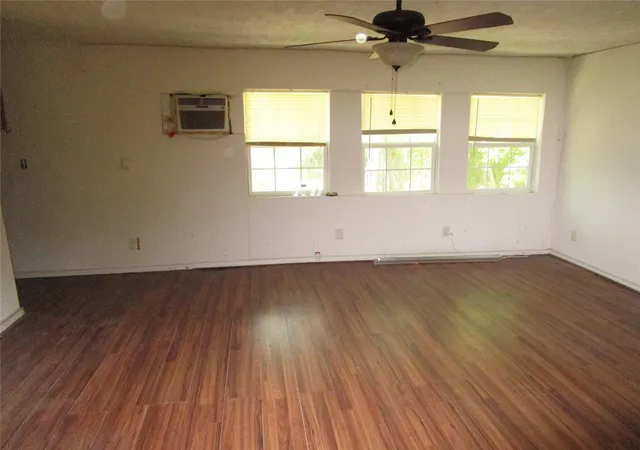 25th image of 1306 Pershing St, Baytown, TX 77520 | MLS# 65846422