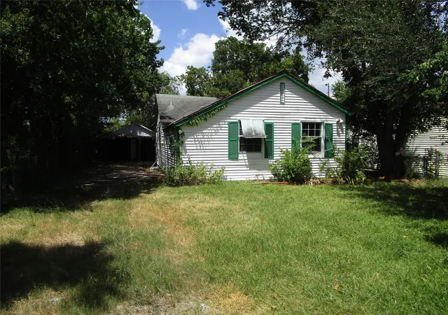 2nd image of 1306 Pershing St, Baytown, TX 77520 | MLS# 65846422