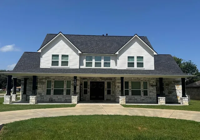 1st image of 1607 Avenue E, Danbury, TX 77534 | MLS# 15185701