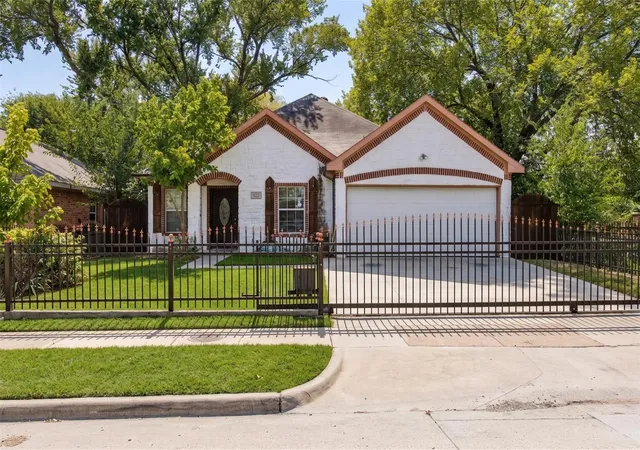 1st image of 922 Bayonne St, Dallas, TX 75212 | MLS# 81150225