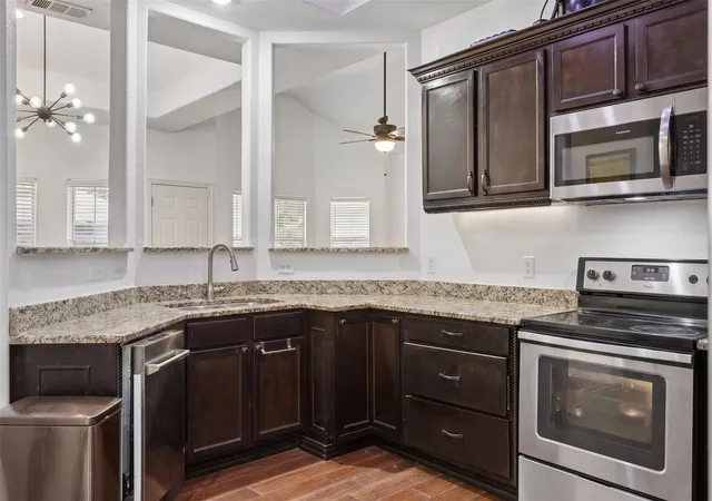 5th image of 922 Bayonne St, Dallas, TX 75212 | MLS# 81150225