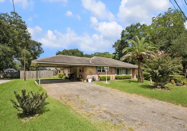 Photo 2 of Single family home for sale at 1011 Atchison St, Sealy, TX 77474 | MLS# 49566254 | Listing updated on 2026-09-03