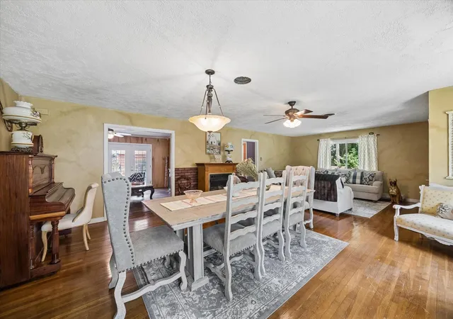 Photo 3 of Single family home for sale at 1011 Atchison St, Sealy, TX 77474 | MLS# 49566254 | Listing updated on 2026-09-03