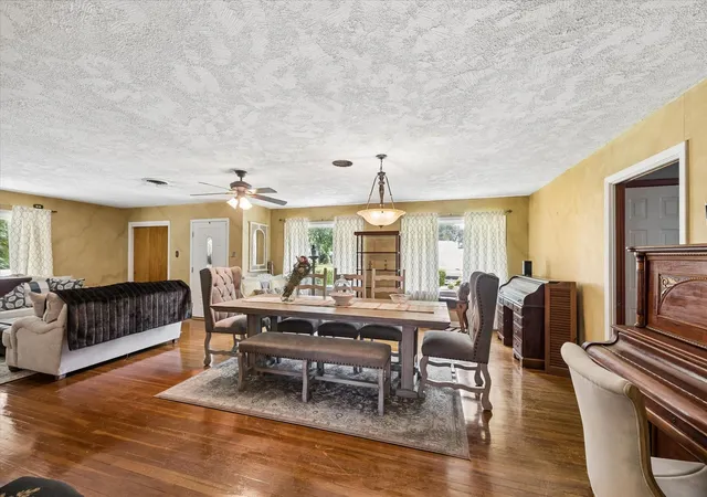 Photo 3 of Single family home for sale at 1011 Atchison St, Sealy, TX 77474 | MLS# 49566254 | Listing updated on 2026-09-03