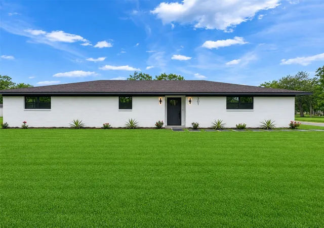 Photo 1 of Sale Pending at 301 N Pecan Dr, Texas City, TX 77591 | MLS# 24245048 | Listing updated on 2026-09-01