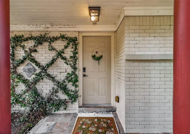 Photo 4 of Single family home for sale at 4814 Omeara Dr, Houston, TX 77035 | MLS# 82081063 | Listing updated on 2026-09-13