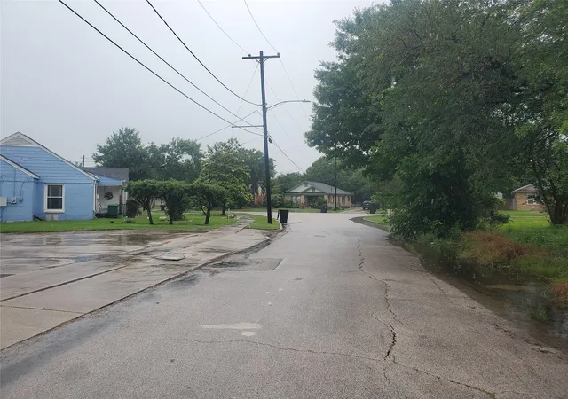 Photo 4 of Single family home for sale at 8065 Delwood St, Houston, TX 77087 | MLS# 20668242 | Listing updated on 2026-09-16
