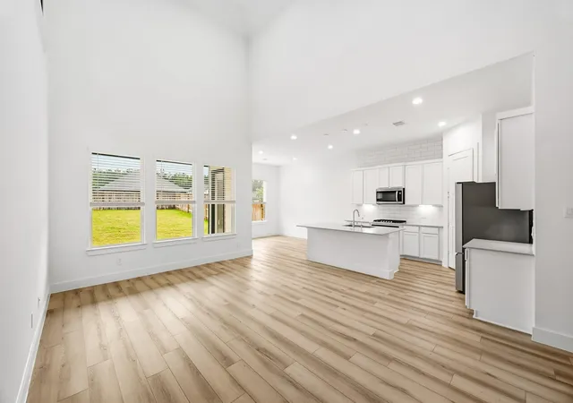 Photo 3 of Single family home for sale at 428 Summerset Landing Ct, Conroe, TX 77304 | MLS# 91199540 | Listing updated on 2026-09-08