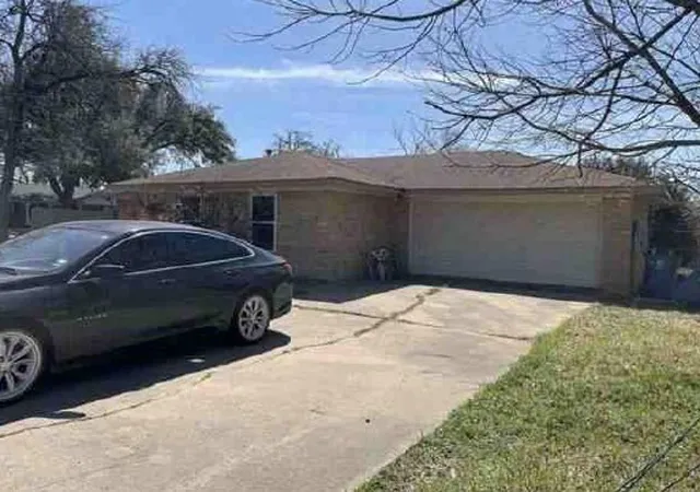 3rd image of 100 Post Oak Ln, Elgin, TX 78621 | MLS# 41708435
