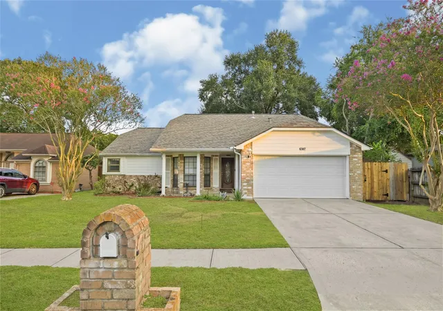 Photo 1 of Single family home for sale at 6307 Woodland Forest Dr, Houston, TX 77088 | MLS# 70131300 | Listing updated on 2026-09-22