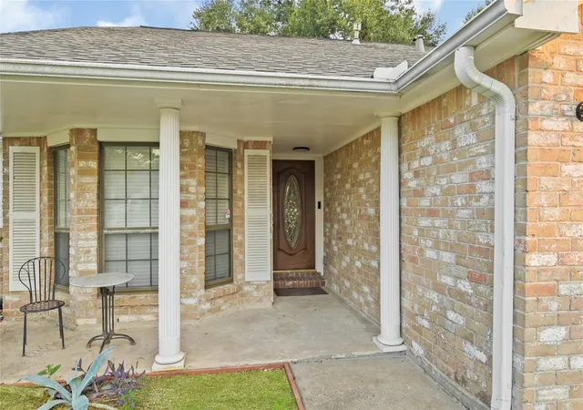 Photo 2 of Single family home for sale at 6307 Woodland Forest Dr, Houston, TX 77088 | MLS# 70131300 | Listing updated on 2026-09-22