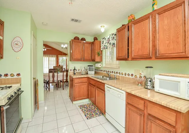 5th image of 12322 Tambourine Dr, Stafford, TX 77477 | MLS# 97496512