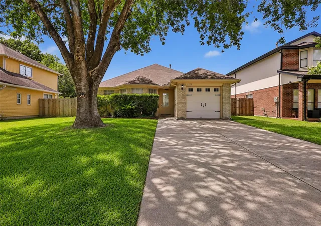 Photo 1 of Single family home for sale at 5519 Chisholm Trl, Dickinson, TX 77539 | MLS# 56967975 | Listing updated on 2026-09-07