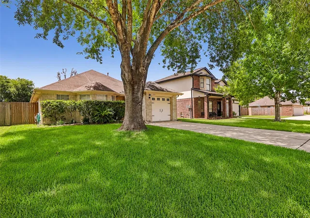 Photo 2 of Single family home for sale at 5519 Chisholm Trl, Dickinson, TX 77539 | MLS# 56967975 | Listing updated on 2026-09-07