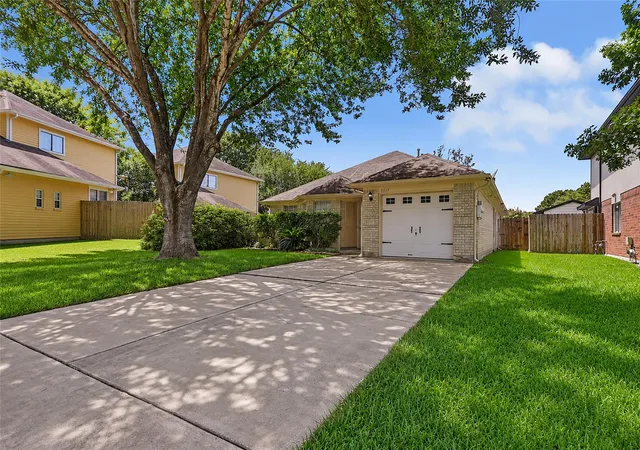 Photo 3 of Single family home for sale at 5519 Chisholm Trl, Dickinson, TX 77539 | MLS# 56967975 | Listing updated on 2026-09-07