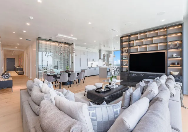 Photo 3 of Condo for sale at 1711 Allen Pkwy #2704, Houston, TX 77019 | MLS# 53061964 | Listing updated on 2026-09-02