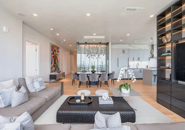 Photo 3 of Condo for sale at 1711 Allen Pkwy #2704, Houston, TX 77019 | MLS# 53061964 | Listing updated on 2026-09-02