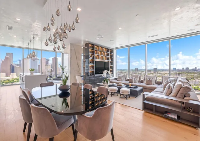 Photo 4 of Condo for sale at 1711 Allen Pkwy #2704, Houston, TX 77019 | MLS# 53061964 | Listing updated on 2026-09-02