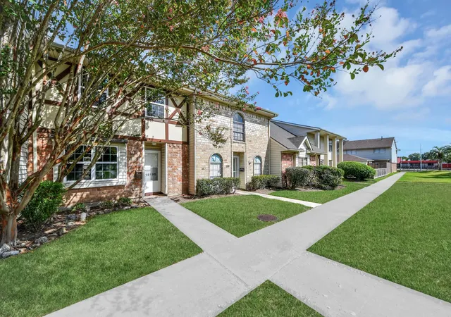 Photo 3 of Condo for sale at 12190 Beamer Rd, Houston, TX 77089 | MLS# 93206867 | Listing updated on 2026-08-22