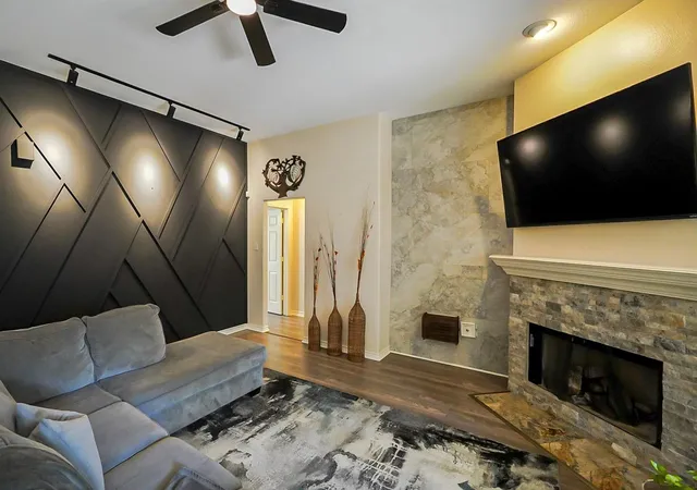 Photo 3 of Single family home for sale at 200 Canterbury Dr, Conroe, TX 77303 | MLS# 83541150 | Listing updated on 2026-08-11