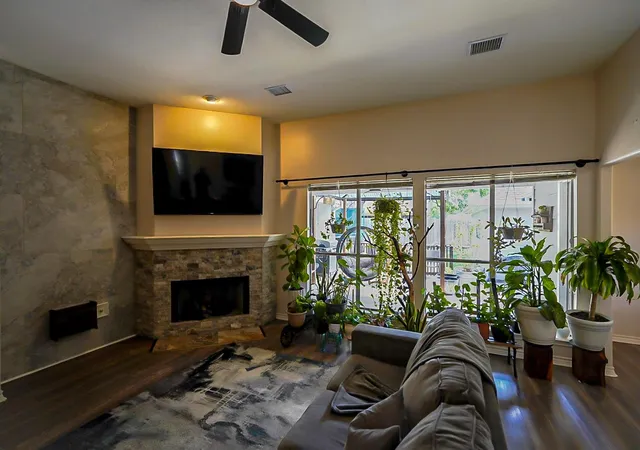 Photo 3 of Single family home for sale at 200 Canterbury Dr, Conroe, TX 77303 | MLS# 83541150 | Listing updated on 2026-08-11