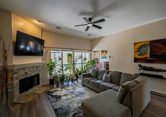 Photo 4 of Single family home for sale at 200 Canterbury Dr, Conroe, TX 77303 | MLS# 83541150 | Listing updated on 2026-08-11