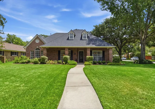 2nd image of 1002 Carnation St, Katy, TX 77493 | MLS# 51143388