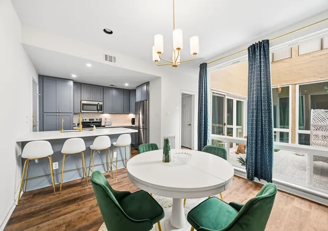 1st image of 1116 Bering Dr #25, Houston, TX 77057 | MLS# 85606044