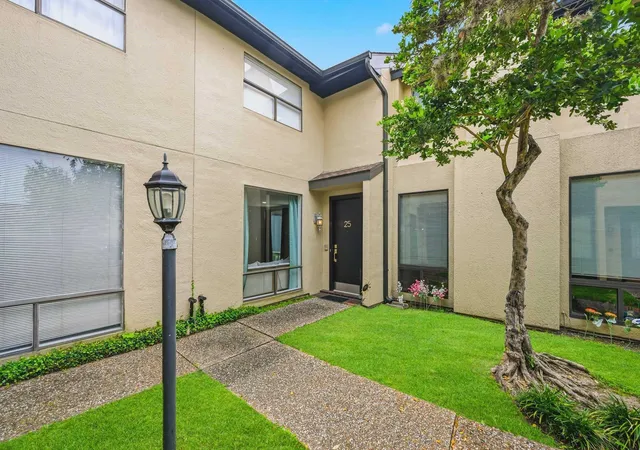 4th image of 1116 Bering Dr #25, Houston, TX 77057 | MLS# 85606044