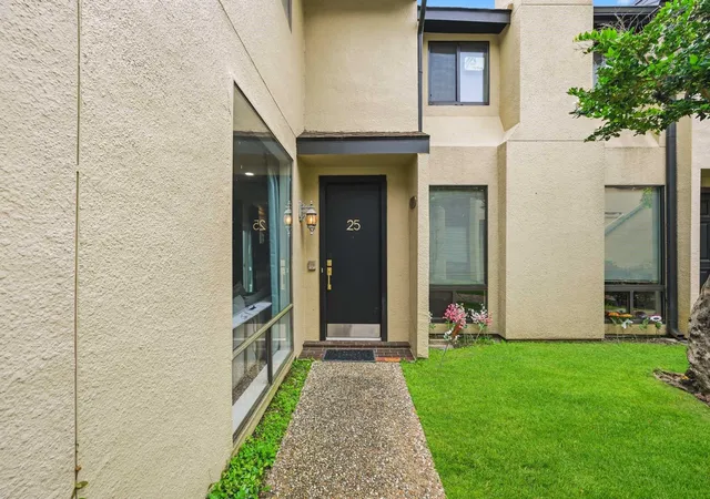 5th image of 1116 Bering Dr #25, Houston, TX 77057 | MLS# 85606044