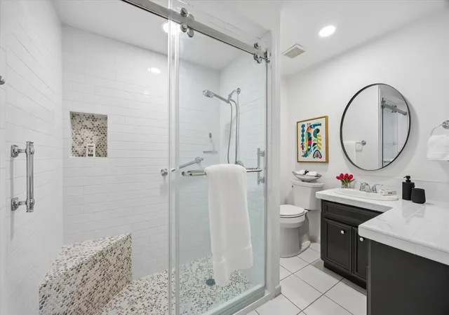 Photo 3 of Single family home for sale at 5615 Burlinghall Dr, Houston, TX 77035 | MLS# 21375111 | Listing updated on 2026-10-10