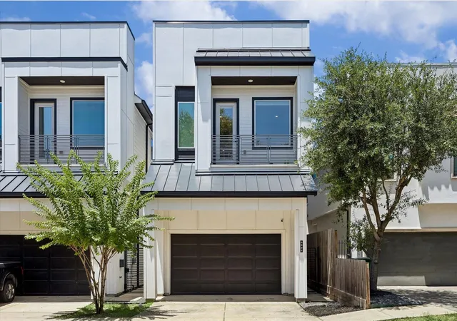 Photo 1 of Sale Pending at 5532 Darling St, Houston, TX 77007 | MLS# 7516655 | Listing updated on 2026-09-13
