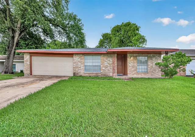 2nd image of 10431 Towne Oak Ln, Sugar Land, TX 77498 | MLS# 21444887