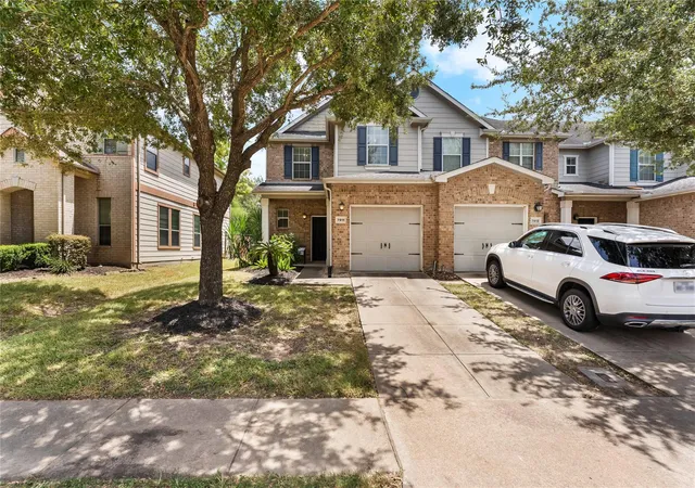 Photo 1 of Sale Pending at 7911 Barnes Ridge Ln, Houston, TX 77072 | MLS# 36256225 | Listing updated on 2026-09-10
