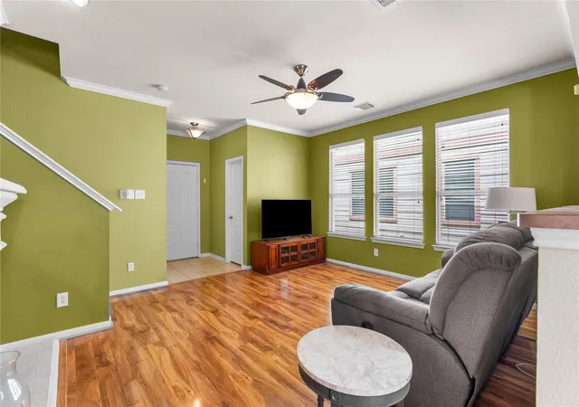 Photo 3 of Sale Pending at 7911 Barnes Ridge Ln, Houston, TX 77072 | MLS# 36256225 | Listing updated on 2026-09-10
