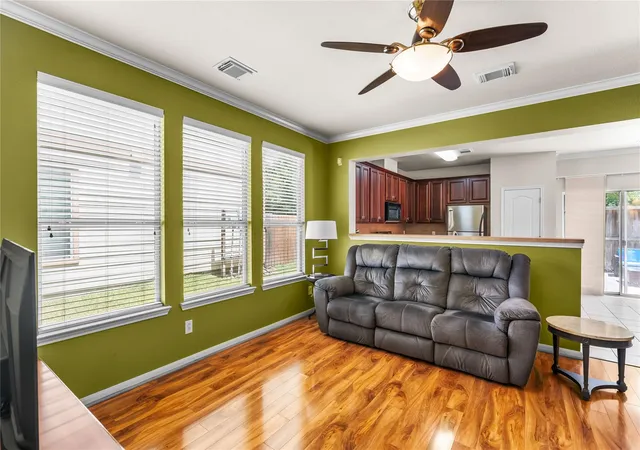Photo 4 of Sale Pending at 7911 Barnes Ridge Ln, Houston, TX 77072 | MLS# 36256225 | Listing updated on 2026-09-10