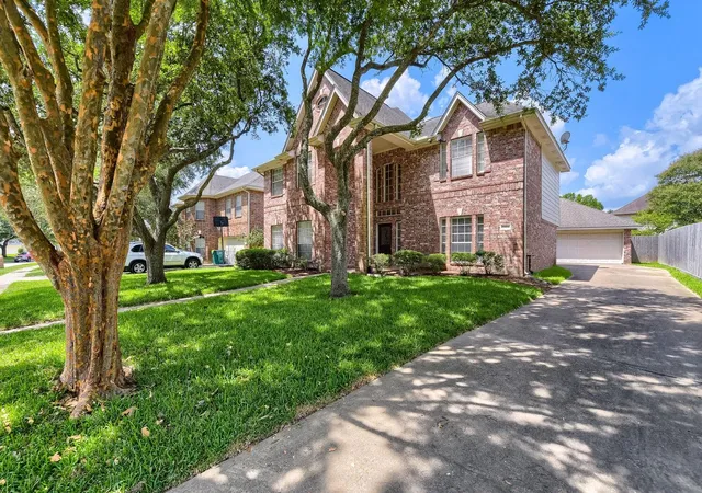 Photo 3 of Single family home for sale at 2513 La Rochelle Ct, Seabrook, TX 77586 | MLS# 50906112 | Listing updated on 2026-08-12