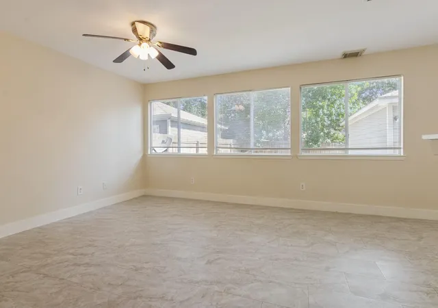 Photo 4 of Single family home for sale at 439 Laurel Timbers Dr, Kingwood, TX 77339 | MLS# 10671945 | Listing updated on 2026-09-04