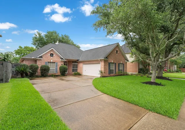 2nd image of 7319 Emerald Glen Dr, Sugar Land, TX 77479 | MLS# 69713337